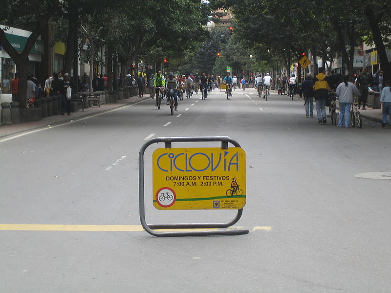 800px-Ciclovia-bogota