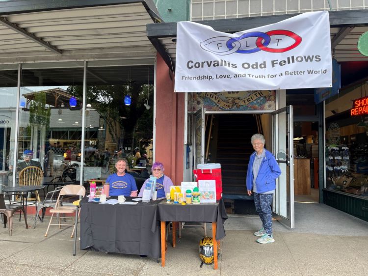 Corvallis Odd Fellows booth
