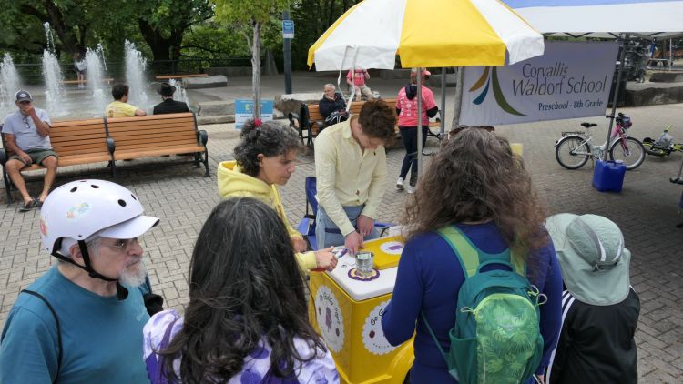People buy popsicles